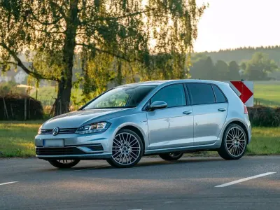 Gebraucht VW Golf VII 131 PS (96 kW) 2019 Silber Limousine