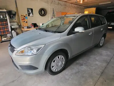 Gebraucht Ford Focus 101 PS (74 kW) 2009 Grün Kombi
