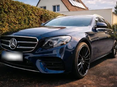 Gebraucht Mercedes E220 AMG 195 PS (143 kW) 2018 Blau Kombi