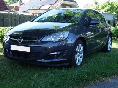 Gebraucht Opel Astra 116 PS (85 kW) 2015 Grau Limousine