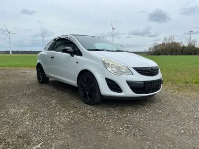 Używany Opel Corsa Selection 69 KM (50 kW) 2012 Biały Hatchback