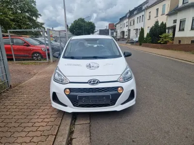 Gebraucht Hyundai i10 Classic 67 PS (49 kW) 2017 Weiß Kleinwagen