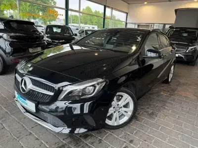 Używany Mercedes A250 Urban 211 KM (155 kW) 2016 Czarny Sedan/Limuzyna