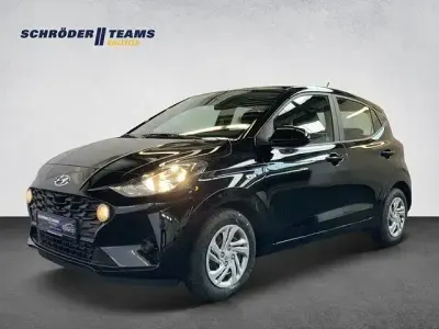 Gebraucht Hyundai i10 Select 67 PS (49 kW) 2023 Schwarz Kleinwagen