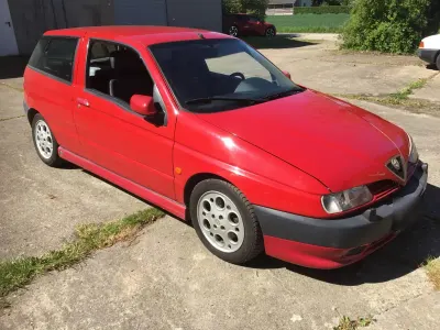 Brugt Alfa Romeo 145 150 HK (110 kW) 1995 Rød Hatchback