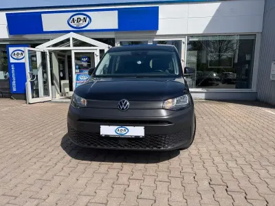 Używany VW Caddy Maxi 122 KM (89 kW) 2022 Czarny Minivan