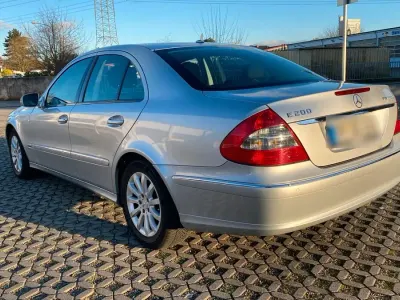 Gebraucht Mercedes E200 Elegance 184 PS (135 kW) 2008 Silber Limousine