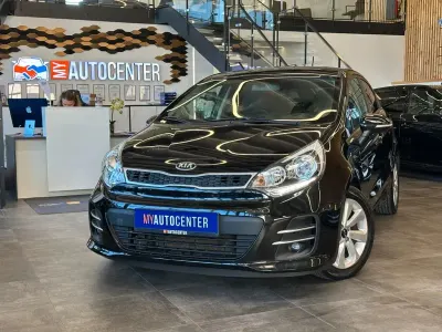 Begagnad Kia Rio DREAM-TEAM Edition 109 HK (80 kW) 2016 Svart Halvkombi