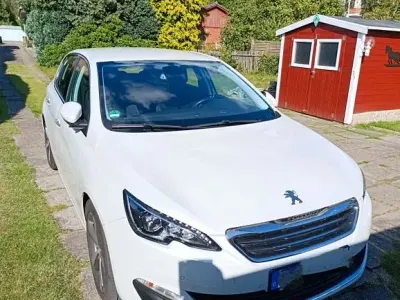 Gebraucht Peugeot 308 Allure 125 PS (91 kW) 2013 Weiß Limousine