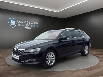 Gebraucht Skoda Superb Style 150 PS (110 kW) 2023 Schwarzmagic perleffekt Kombi