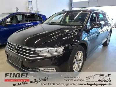 Gebraucht VW Passat Business 150 PS (110 kW) 2024 Deep black perleffekt Kombi