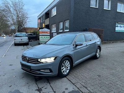 Gebraucht VW Passat Business 122 PS (89 kW) 2022 Mondsteingrau Kombi