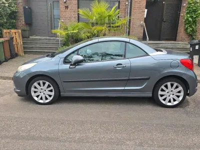 Käytetty Peugeot 207 CC 150 HP (110 kW) 2007 Harmaa Avoauto