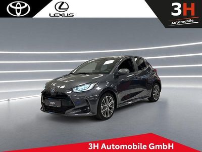 Gebraucht Toyota Yaris Hybrid Style 131 PS (96 kW) 2024 Grau Limousine