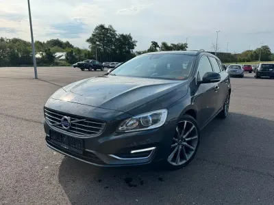 Gebraucht Volvo V60 Momentum 179 PS (131 kW) 2014 Grau Kombi