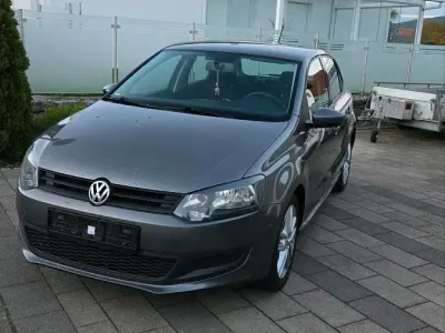 Gebraucht VW Polo 60 PS (44 kW) 2010 Grau Kleinwagen