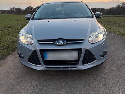 Gebraucht Ford Focus 100 PS (73 kW) 2013 Grau Kombi