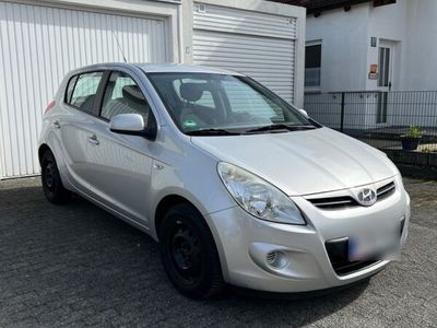 gebraucht Hyundai i20 1.2 Classic, 8-fach bereift