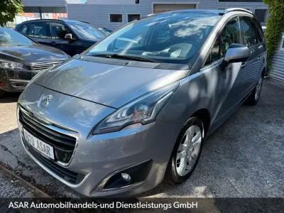 Gebraucht Peugeot 5008 Allure 150 PS (110 kW) 2016 Grau Van / Kleinbus