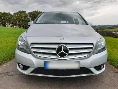 Gebraucht Mercedes B180 2013 Silber Van / Kleinbus