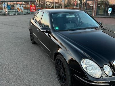 Gebraucht Mercedes E270 177 PS (130 kW) 2003 Schwarz Kleinwagen