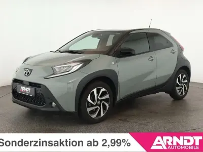 Gebraucht Toyota Aygo X Team 72 PS (52 kW) 2024 Urban khaki/ night sky black SUV