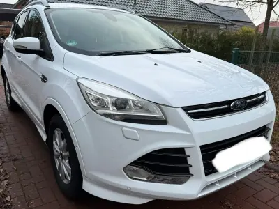 Gebraucht Ford Kuga Individual 150 PS (110 kW) 2015 Weiß SUV