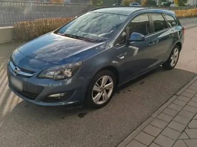 Używany Opel Astra 140 KM (102 kW) 2015 Niebieski Kombi