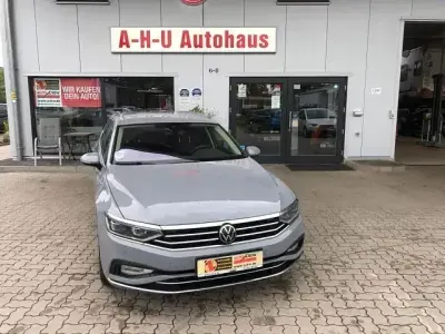 Gebraucht VW Passat Elegance 150 PS (110 kW) 2022 Mondsteingrau Kombi