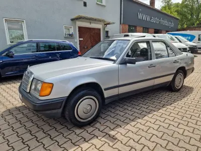 Usata Mercedes E250 90 CV (66 kW) 1986 Grigio Berlina