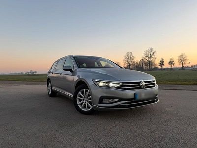 Silber Gebraucht 2019 VW Passat Elegance Kombi | 19.900 € (Fairer Preis)