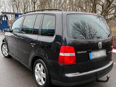 Schwarz Gebraucht 2006 VW Touran Van / Kleinbus | 2.800 € (Fairer Preis)