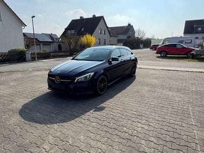 Usata Mercedes CLA220 Shooting Brake 177 CV (130 kW) 2018 Blu Station wagon