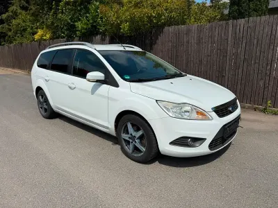 Gebraucht Ford Focus 101 PS (74 kW) 2010 Weiß Kombi