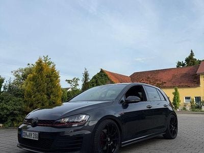 Grau Gebraucht 2016 VW Golf VII GTI Limousine | 20.500 € (Fairer Preis)