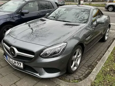 Używany Mercedes SLC180 156 KM (114 kW) 2018 Szary Kabriolet