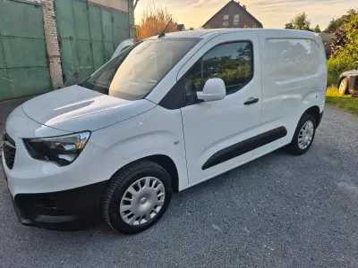Gebraucht Opel Combo 102 PS (75 kW) 2018 Weiß Van / Kleinbus