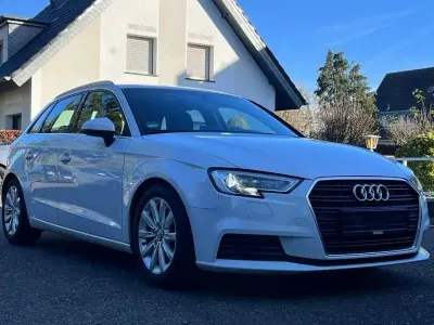 Gebraucht Audi A3 Sport 150 PS (110 kW) 2018 Weiß Limousine