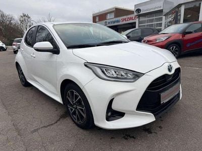 Gebraucht Toyota Yaris Hybrid Comfort 116 PS (85 kW) 2023 Schneeweiß Kleinwagen