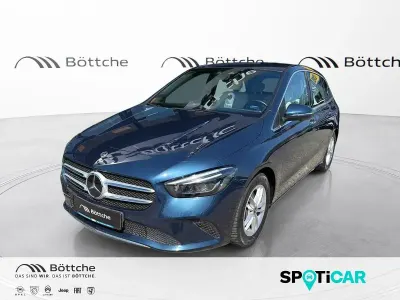 Gebraucht Mercedes B200 163 PS (119 kW) 2019 Denimblau  metalliclack Kleinwagen