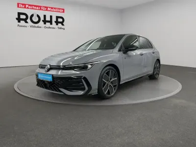 Używany VW Golf VIII R-line 150 KM (110 kW) 2025 Szary Sedan/Limuzyna