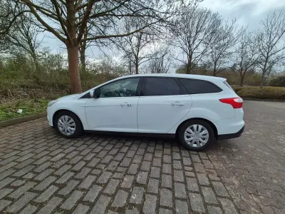 Gebraucht Ford Focus Titanium 140 PS (102 kW) 2011 Weiß Limousine