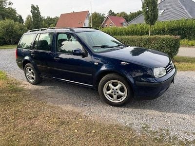 Blau Gebraucht 2000 VW Golf IV Basis Kombi | 1.000 € (Etwas zu teuer)