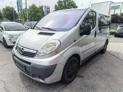 Gebraucht Opel Vivaro 146 PS (107 kW) 2008 Starsilber m2 (metallic) Van / Kleinbus