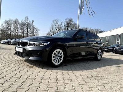 Gebraucht BMW 320 Advantage 190 PS (139 kW) 2020 Black sapphire (metallic) Kombi