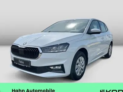 Gebraucht Skoda Fabia Essence 80 PS (58 kW) 2026 Moonweiß perleffekt Kleinwagen