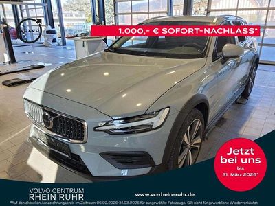 Grau Gebraucht 2024 Volvo V60 CC Plus Kombi | 38.990 € (Fairer Preis)