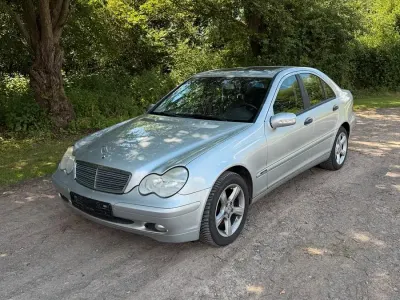 Gebraucht Mercedes C180 143 PS (105 kW) 2003 Silber Limousine
