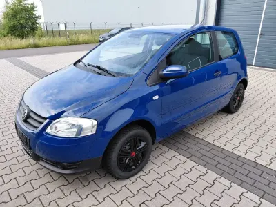 Gebraucht VW Fox 54 PS (39 kW) 2010 Blau Kleinwagen