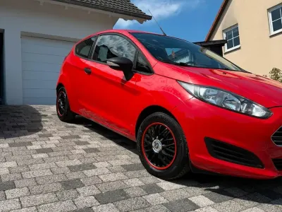 Używany Ford Fiesta 60 KM (44 kW) 2014 Czerwony Hatchback